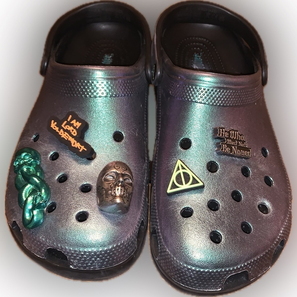 CROCS Harry Potter Men’s Iridescent The Dark Arts Lord Voldemort Foam Sandals 11